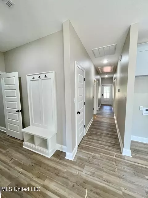 Entry Way - 4 Dan Stewart Rd, Picayune, MS 39466 photo 2 of 2