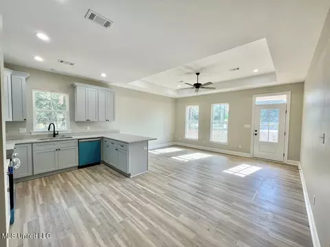 Living - 4 Dan Stewart Rd, Picayune, MS 39466 photo 1 of 3