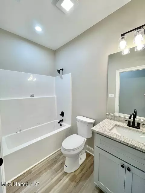 Bath - 4 Dan Stewart Rd, Picayune, MS 39466 photo 1 of 3