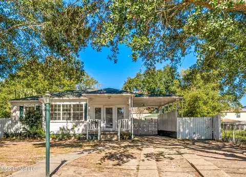 1648 Hollywood Blvd, Biloxi, MS 39531