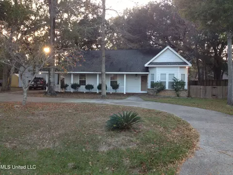 2621 Beachview Dr, Ocean Springs, MS 39564