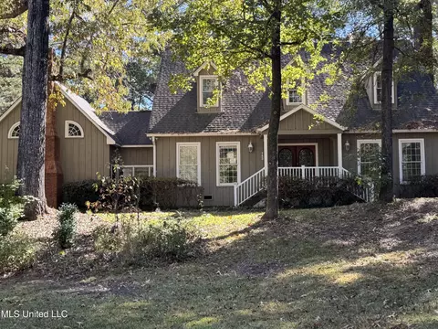 753 Country Place Dr, Pearl, MS 39208