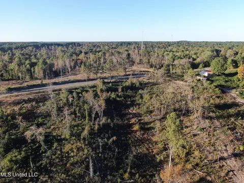 1 Marianna Rd, Holly Springs, MS 38635