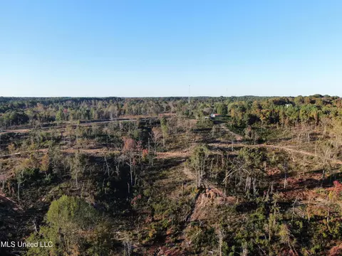 2 Marianna Rd, Holly Springs, MS 38635