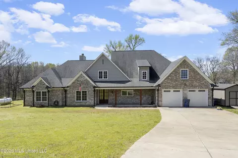 4065 Misty Oaks Cv, Nesbit, MS 38651