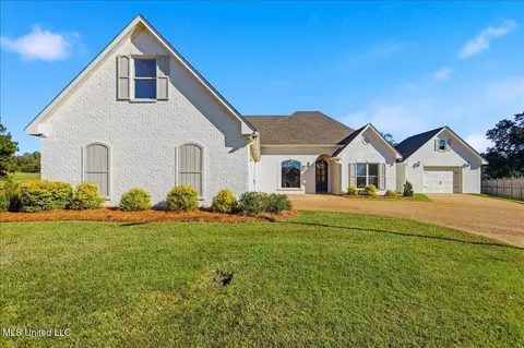 227 Clubview Cir, Pearl, MS 39208
