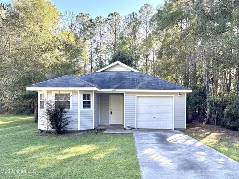 6195 E Jackson St, Bay Saint Louis, MS 39520