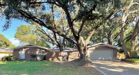 304 Fairview Dr, Biloxi, MS 39531