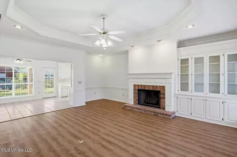 Living - 301 Garden Dr, Brandon, MS 39042 photo 2 of 3