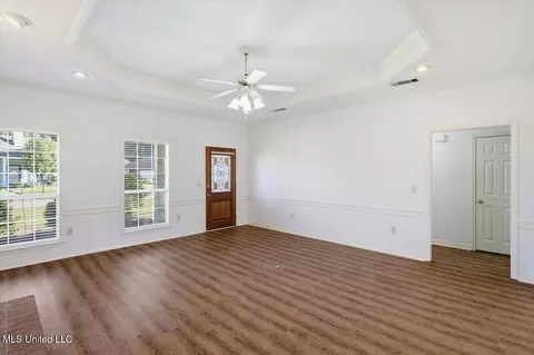 Living - 301 Garden Dr, Brandon, MS 39042 photo 3 of 3