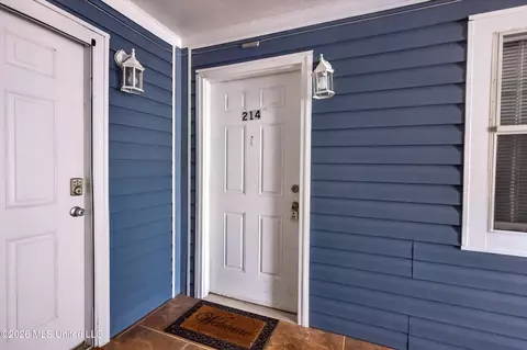 1282 Beach Blvd #214, Biloxi, MS 39530