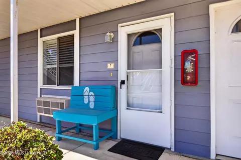 1664 Beach Blvd #7, Biloxi, MS 39531