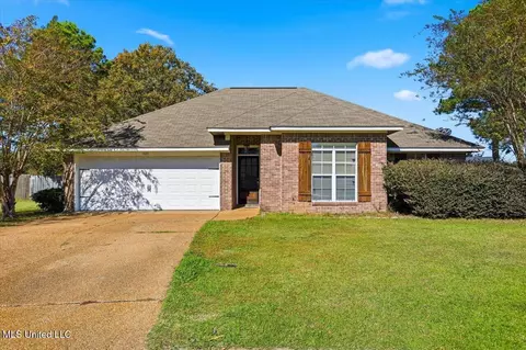 425 Fenway Dr, Brandon, MS 39047