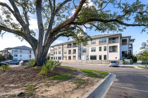 2501 Bienville Blvd #135, Ocean Springs, MS 39564