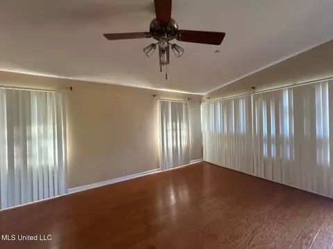 Living - 5812 Concord Dr, Jackson, MS 39211 photo 5 of 5