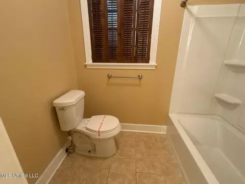 Bath - 5812 Concord Dr, Jackson, MS 39211 photo 2 of 5