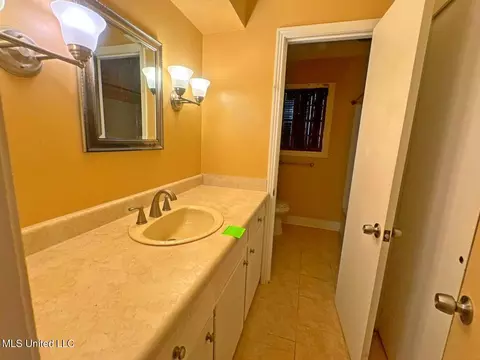 Bath - 5812 Concord Dr, Jackson, MS 39211 photo 1 of 5