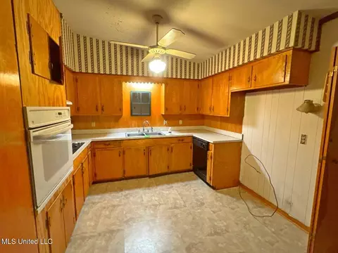 Kitchen - 5812 Concord Dr, Jackson, MS 39211 photo 1 of 3