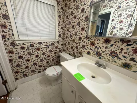 Bath - 5812 Concord Dr, Jackson, MS 39211 photo 5 of 5