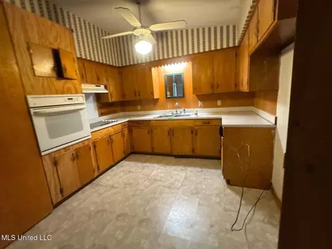 Kitchen - 5812 Concord Dr, Jackson, MS 39211 photo 2 of 3