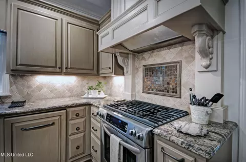 Kitchen - 422 Warwick Rd, Clinton, MS 39056 photo 5 of 7