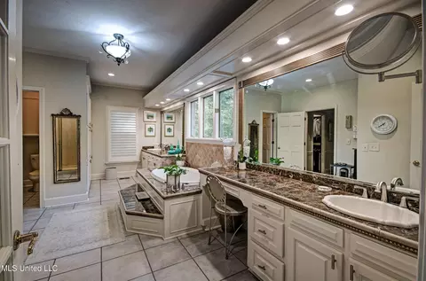 Bath - 422 Warwick Rd, Clinton, MS 39056 photo 6 of 10