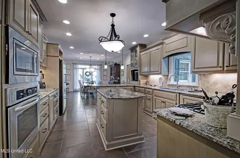 Kitchen - 422 Warwick Rd, Clinton, MS 39056 photo 4 of 7