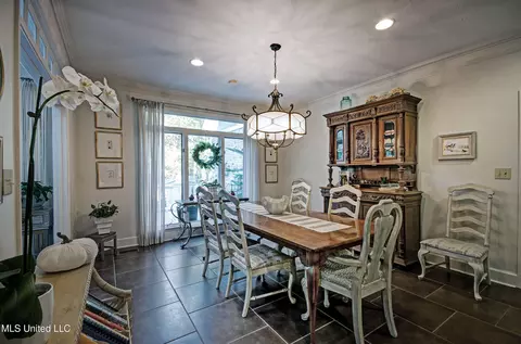 Dining - 422 Warwick Rd, Clinton, MS 39056 photo 2 of 4
