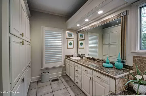 Bath - 422 Warwick Rd, Clinton, MS 39056 photo 4 of 10