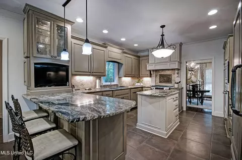Kitchen - 422 Warwick Rd, Clinton, MS 39056 photo 3 of 7