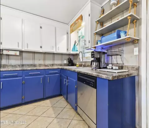 Kitchen - 14404 Flicker Dr, Biloxi, MS 39532 photo 2 of 3