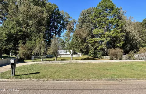 427 Ridgewood St, Vicksburg, MS 39180