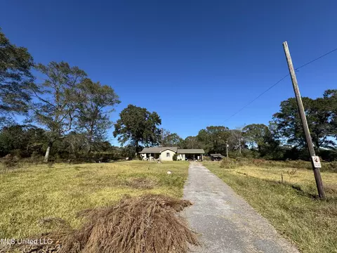 128 Hurricane Creek Rd, Lumberton, MS 39455