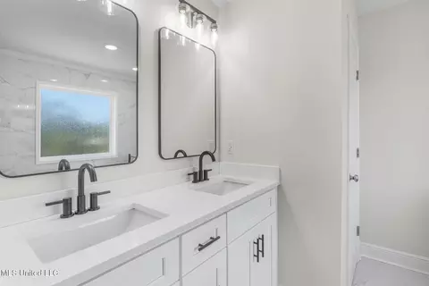 Bath - 378 Howard Ave, Biloxi, MS 39530 photo 5 of 6