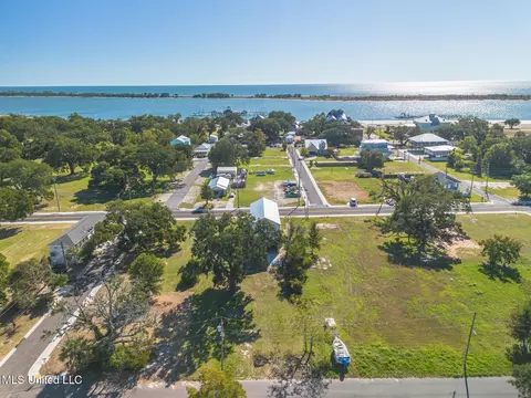 View/Area - 378 Howard Ave, Biloxi, MS 39530 photo 2 of 3