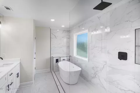 Bath - 378 Howard Ave, Biloxi, MS 39530 photo 4 of 6