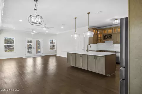 Living - 378 Howard Ave, Biloxi, MS 39530 photo 4 of 5