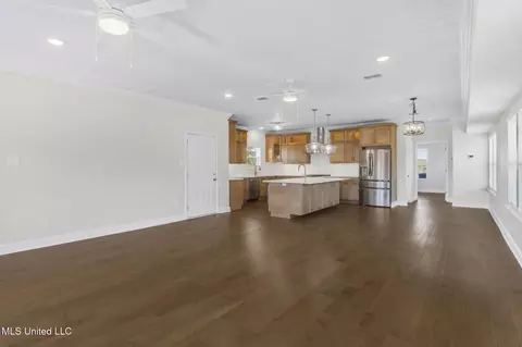 Living - 378 Howard Ave, Biloxi, MS 39530 photo 2 of 5