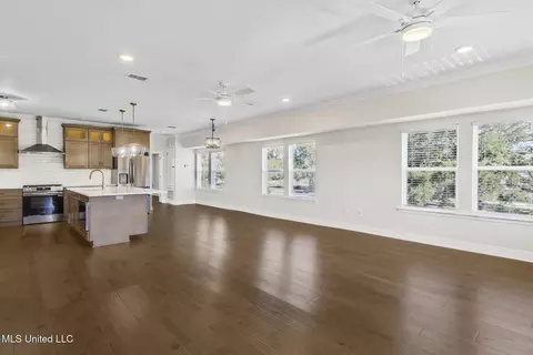 Living - 378 Howard Ave, Biloxi, MS 39530 photo 1 of 5