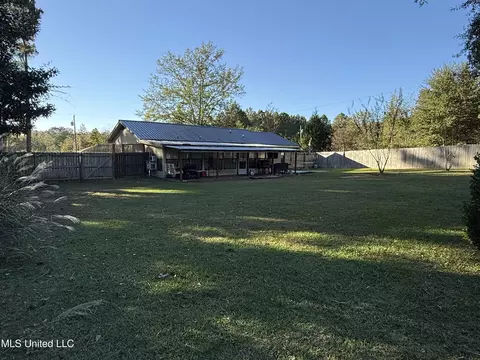 Exterior - 171 Colonial Cir, Magee, MS 39111 photo 4 of 6