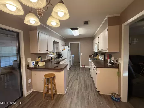 Kitchen - 171 Colonial Cir, Magee, MS 39111 photo 1 of 2