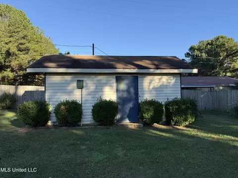 Exterior - 171 Colonial Cir, Magee, MS 39111 photo 5 of 6