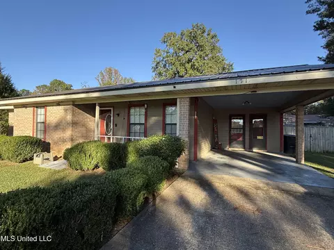 171 Colonial Cir, Magee, MS 39111