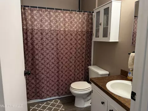 Bath - 171 Colonial Cir, Magee, MS 39111 photo 1 of 1