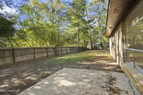 Exterior - 116 Oakhill Pl, Brandon, MS 39042 photo 3 of 5