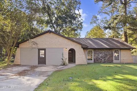 Exterior - 116 Oakhill Pl, Brandon, MS 39042 photo 2 of 5