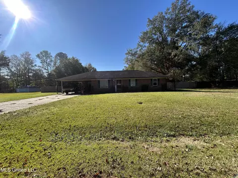 732 Thornton Dr, Columbus, MS 39702