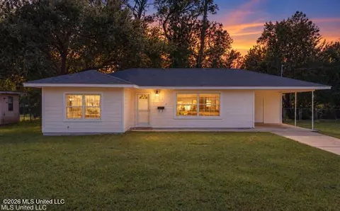 215 Ridgeway Dr, Gulfport, MS 39507