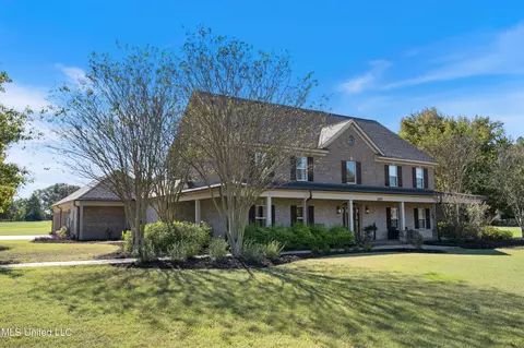 Exterior - 2597 Oak Manor Dr, Hernando, MS 38632 photo 2 of 5