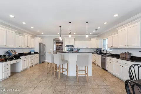 Kitchen - 2597 Oak Manor Dr, Hernando, MS 38632 photo 2 of 2